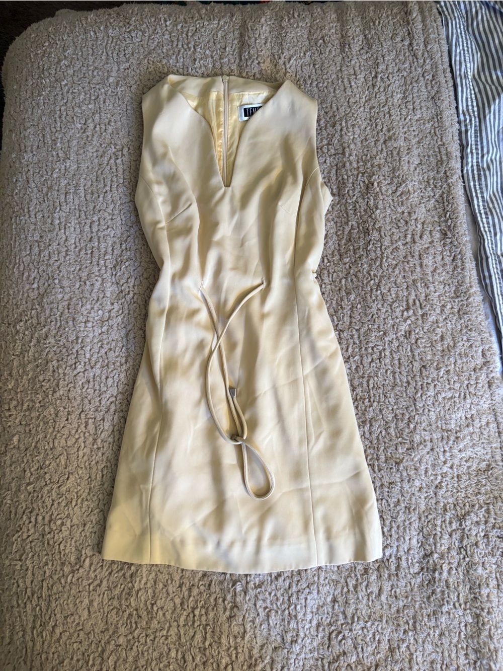 Vintage Tempo Paris Sleeveless Dress in pale yellow/cream